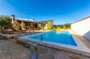 Отель Holiday Home Bukovac  Пула